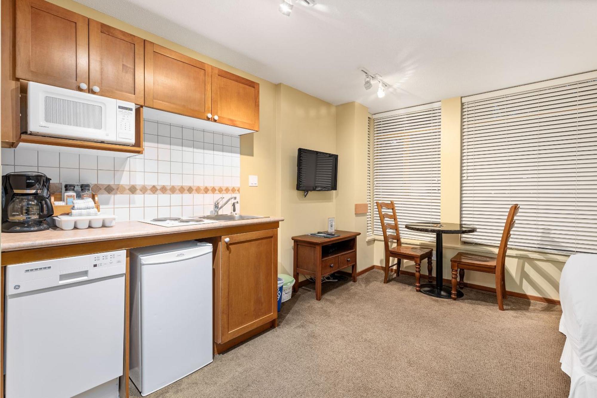 Spring Summer Special Cascade Lodge Suite Wifi 2 Hot Tubs Pool Gym Sauna Ski & Bike Storage Room Whistler Buitenkant foto